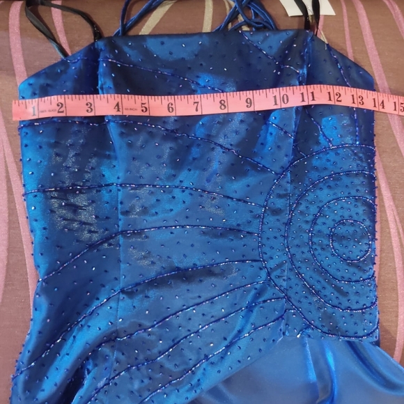 Shimmering blue gown - Picture 11 of 11